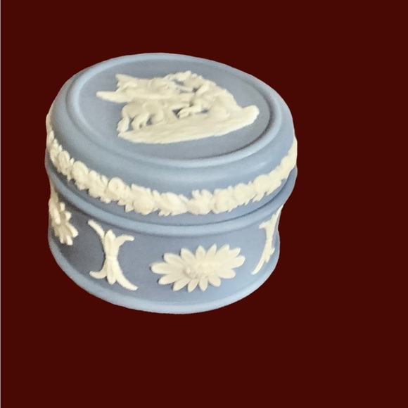 Wedgwood Jewelry - 🚩SOLD🚩 Wedgewood Collector’s Trinket Box - Blue Jasperware - Vintage